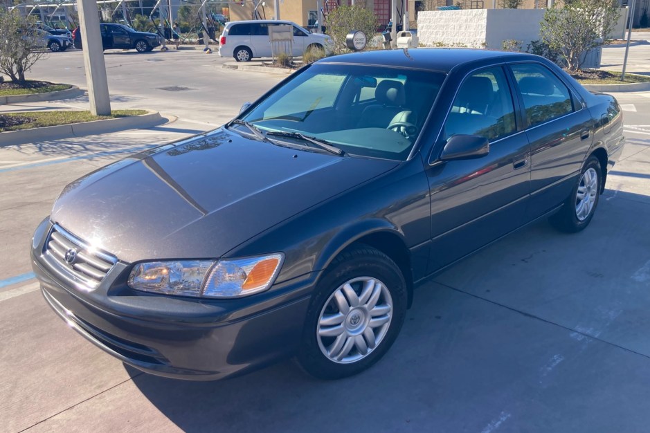 2000 Toyota Camry sold at auction for $8,200