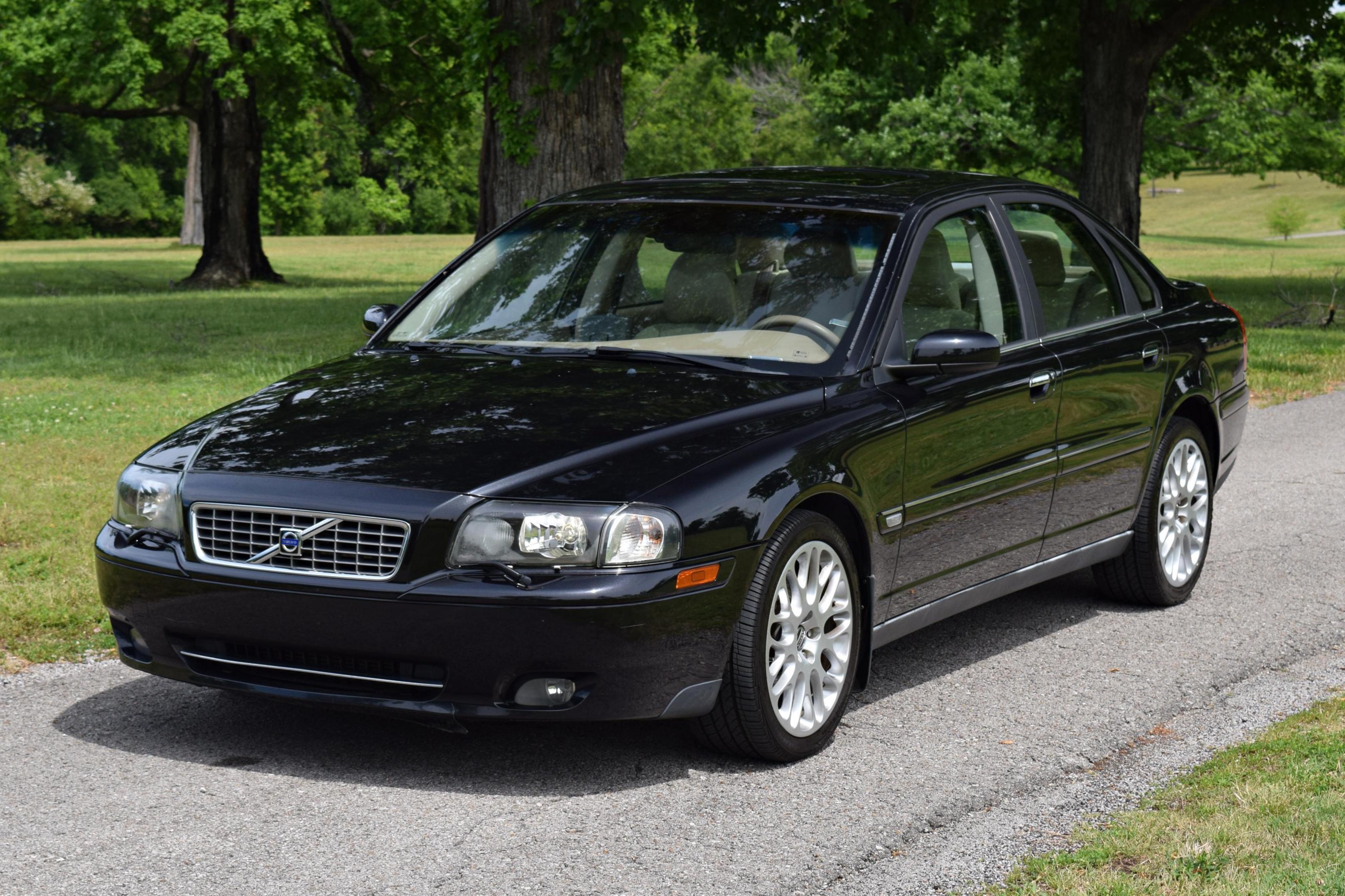 2005 Volvo S80 sold at auction for $4,350