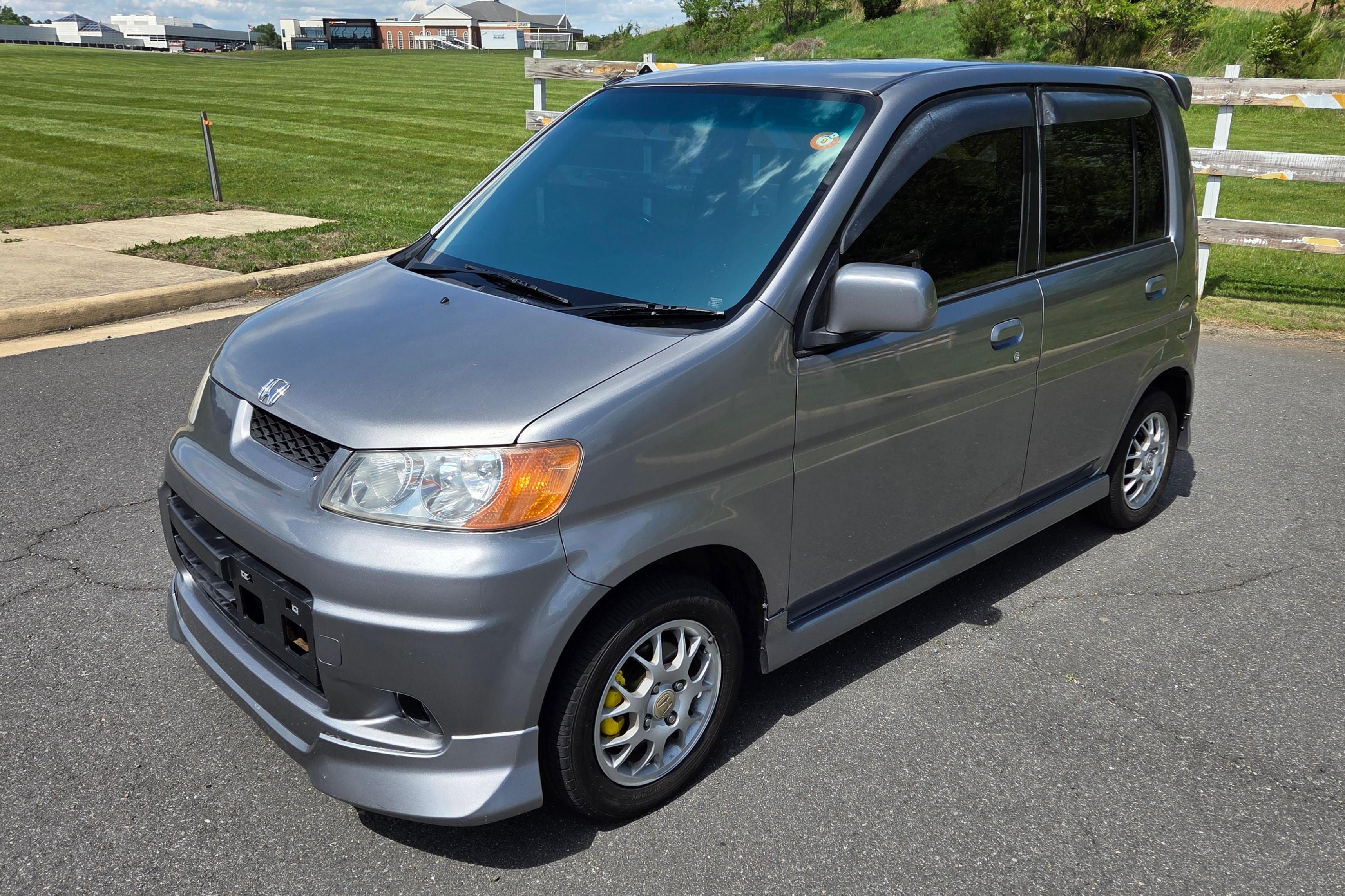 2001 Honda Life sold at auction for $6,400