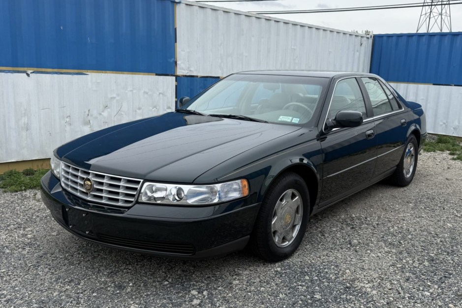 1999 Cadillac Seville sold at auction for $15,001