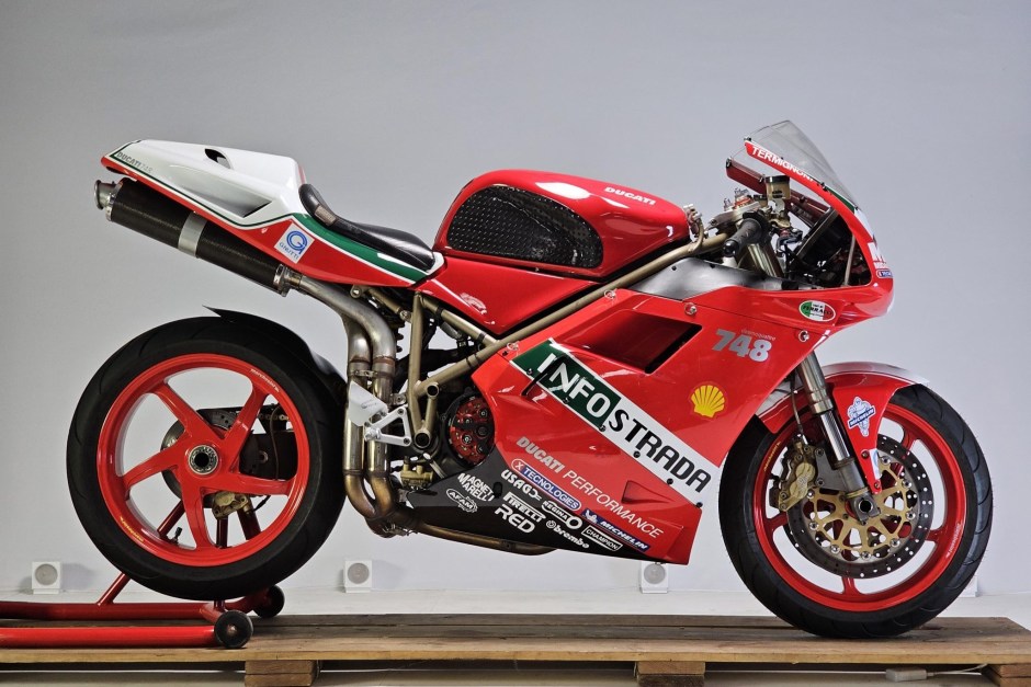 2000 Ducati 748 sold at auction for $4,400
