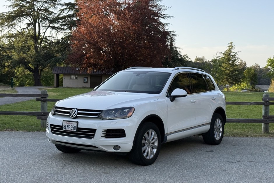 2012 Volkswagen Touareg sold at auction for $10,250