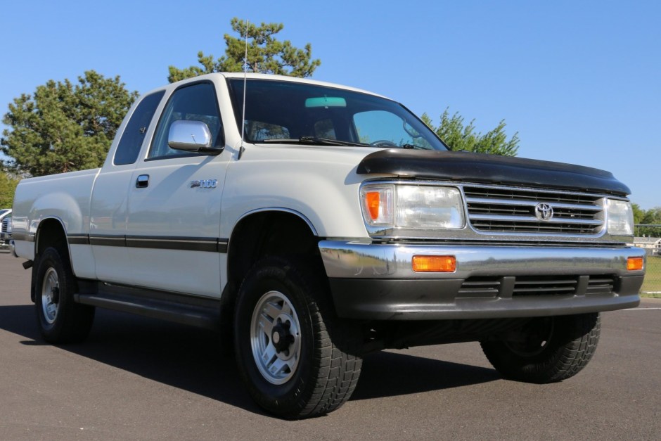 1995 Toyota T100 sold at auction for $17,250