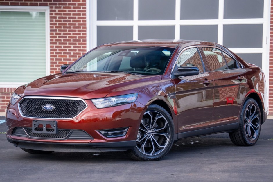 2016 Ford Taurus sold at auction for $38,000
