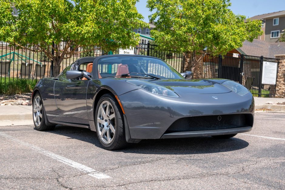 2008 Tesla Roadster sold at auction for $42,750