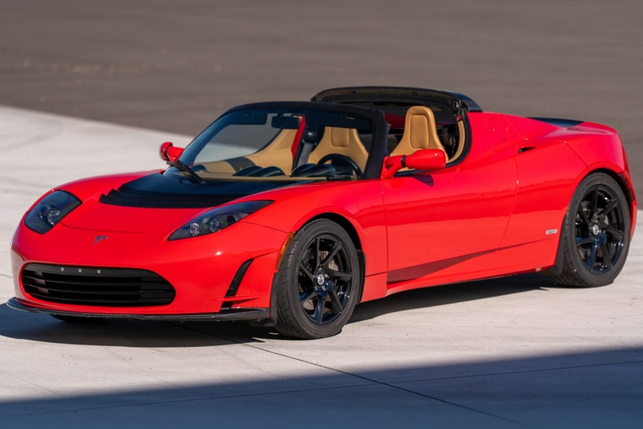 2011 Tesla Roadster sold at auction for $67,000