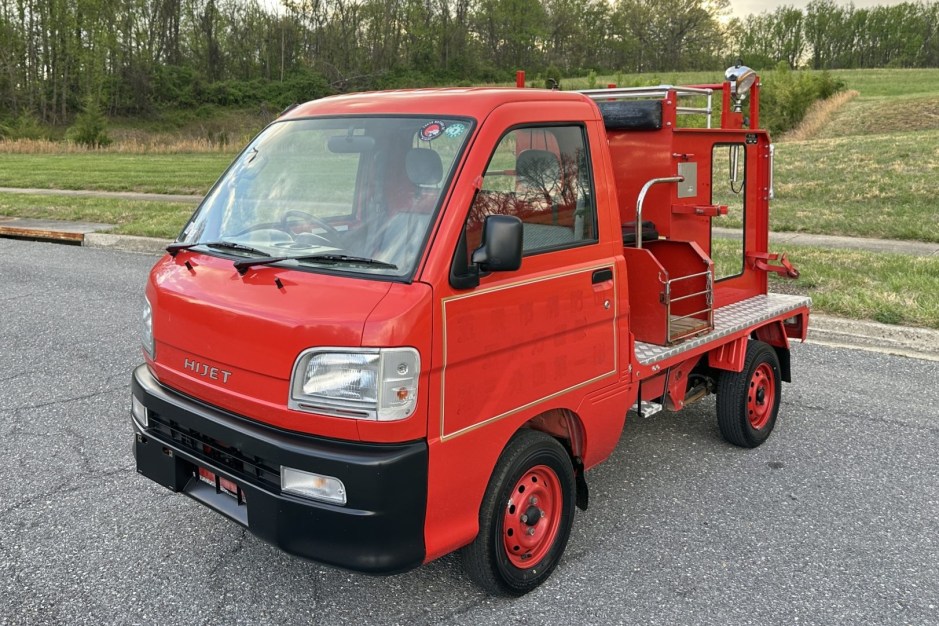 2000 Daihatsu Hijet sold at auction for $8,450
