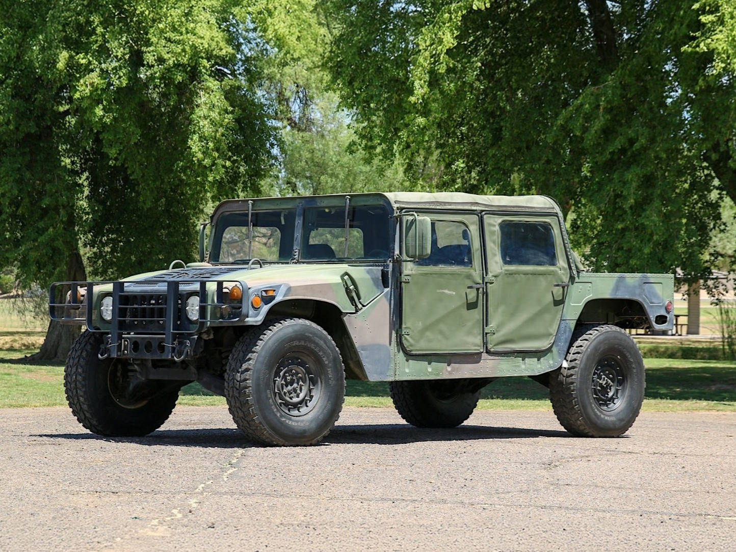 1993 AM General Hummer sold at auction for $11,090