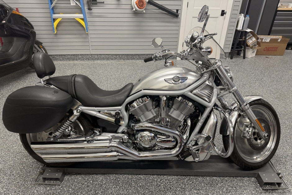 2003 Harley-Davidson V-Rod sold at auction for $7,800