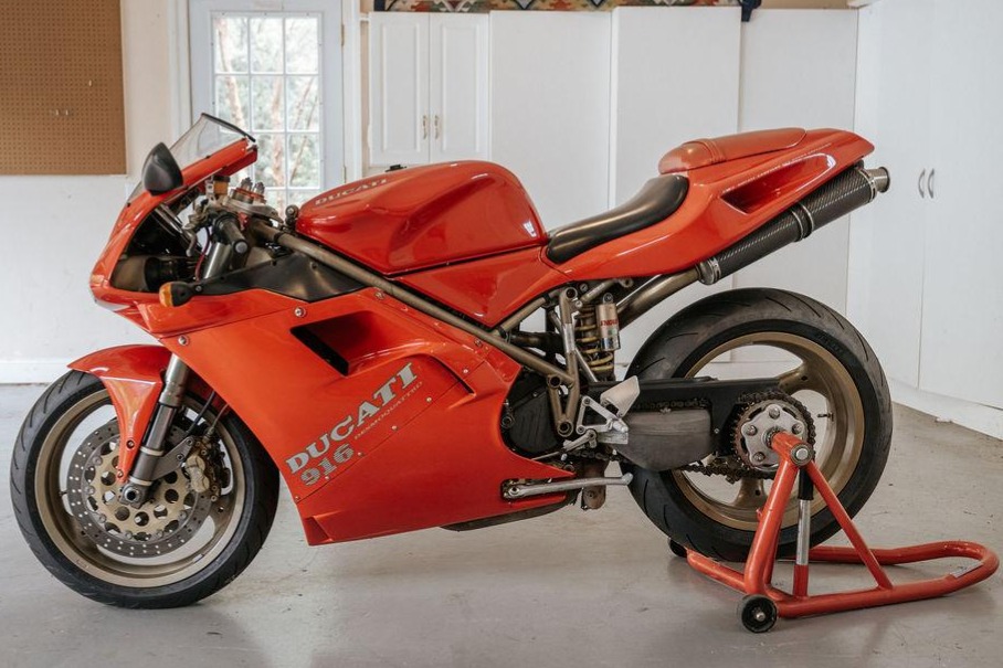 1997 Ducati 916 sold at auction for $10,750