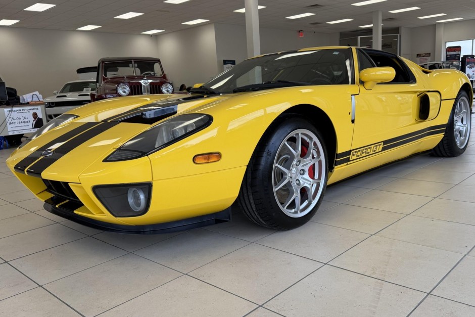 2005 Ford GT sold at auction for $398,000