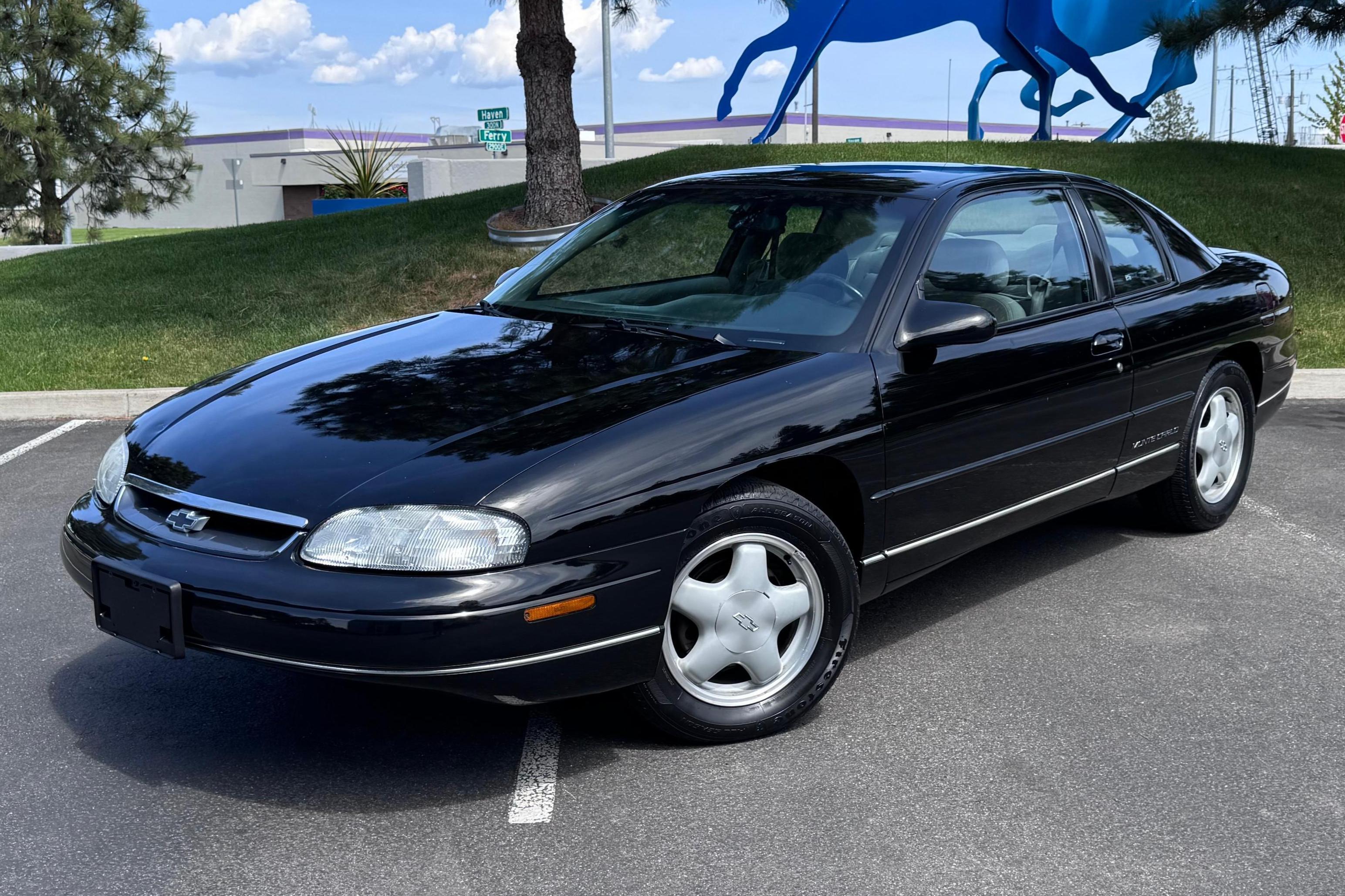 1999 Chevrolet Monte Carlo sold at auction for $3,400