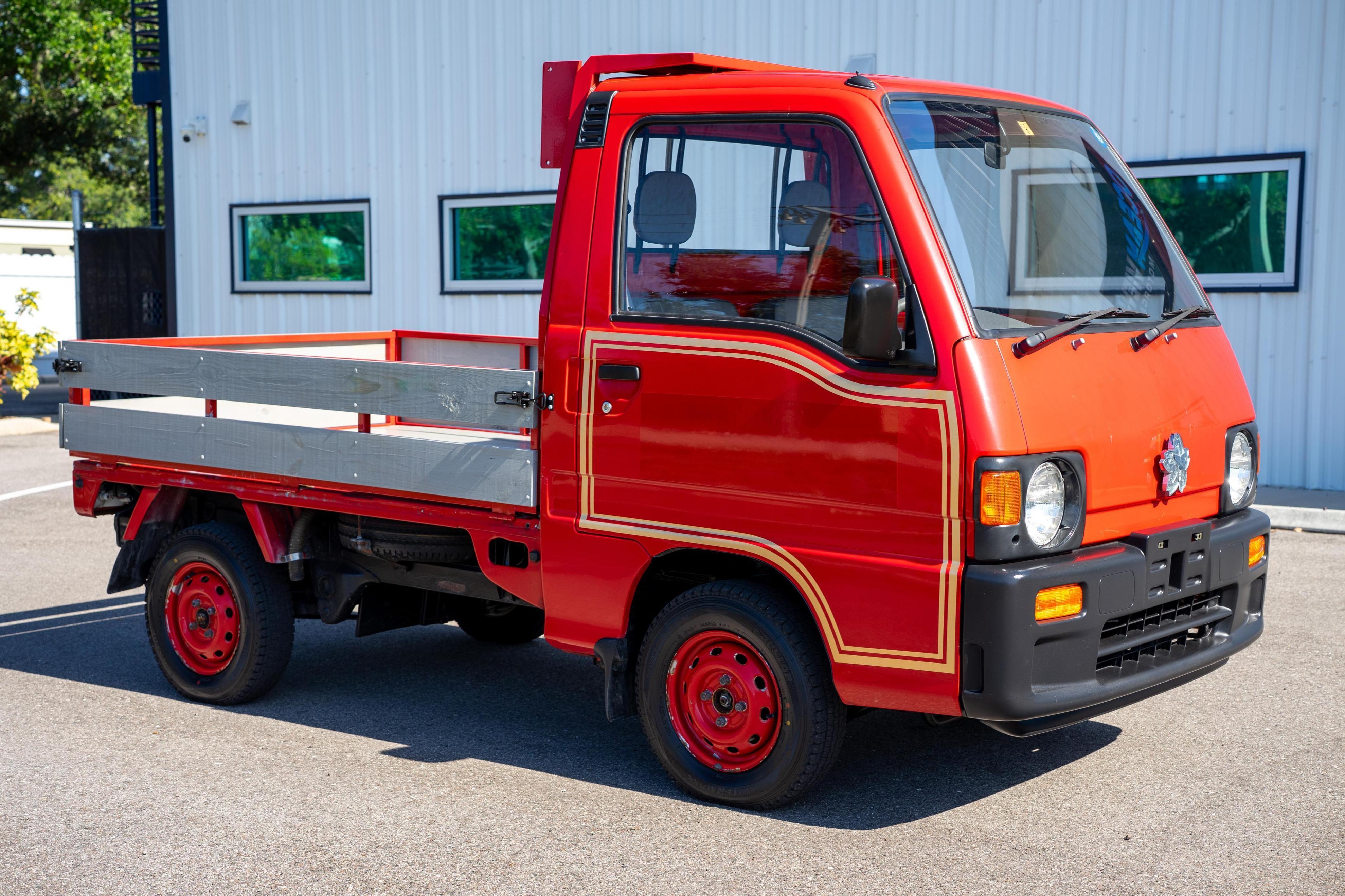 1990 Subaru Sambar sold at auction for $7,500