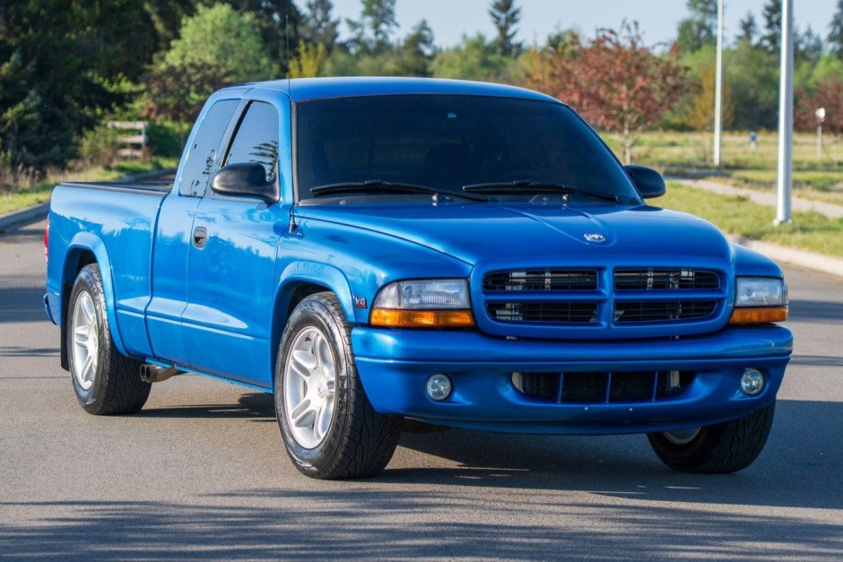 2000 Dodge Dakota sold at auction for $15,500