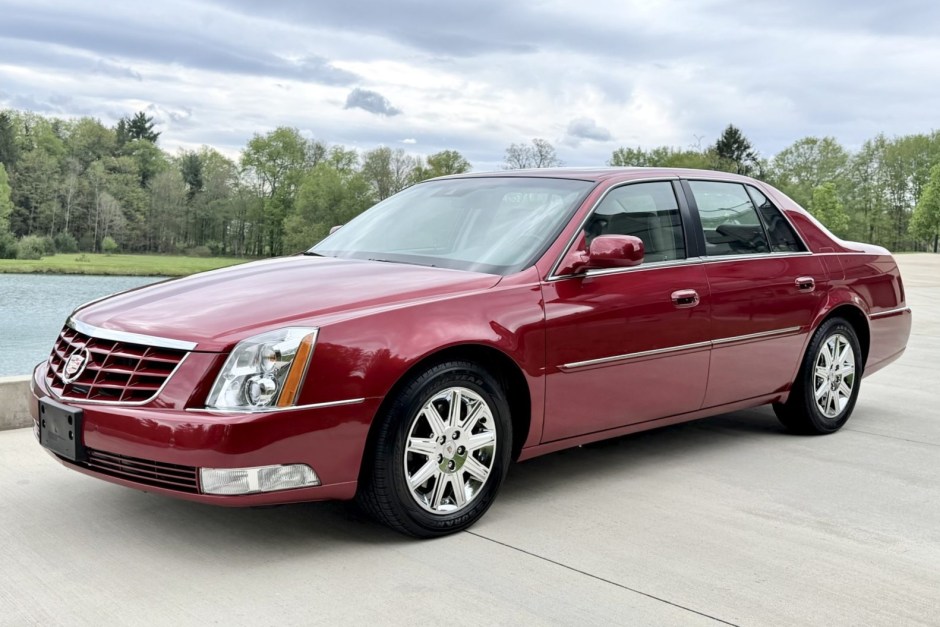 2011 Cadillac DTS sold at auction for $18,250