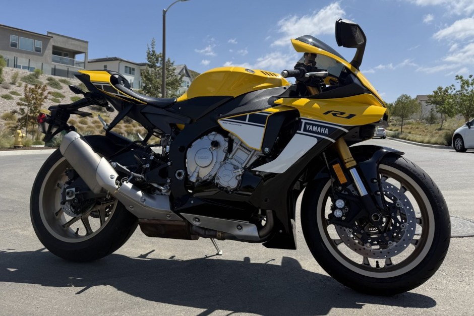 2016 Yamaha YZF-R1 sold at auction for $15,000