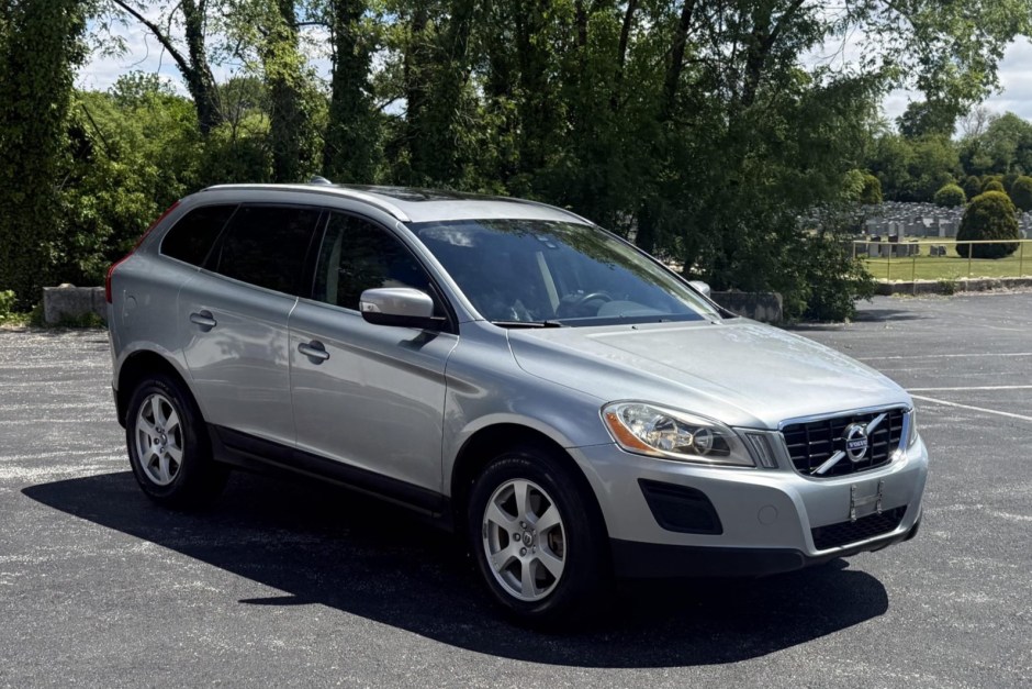 2011 Volvo XC60 sold at auction for $6,302