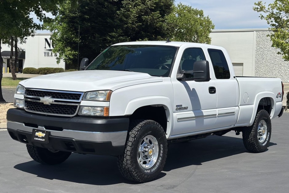2006 Chevrolet Silverado sold at auction for $35,000