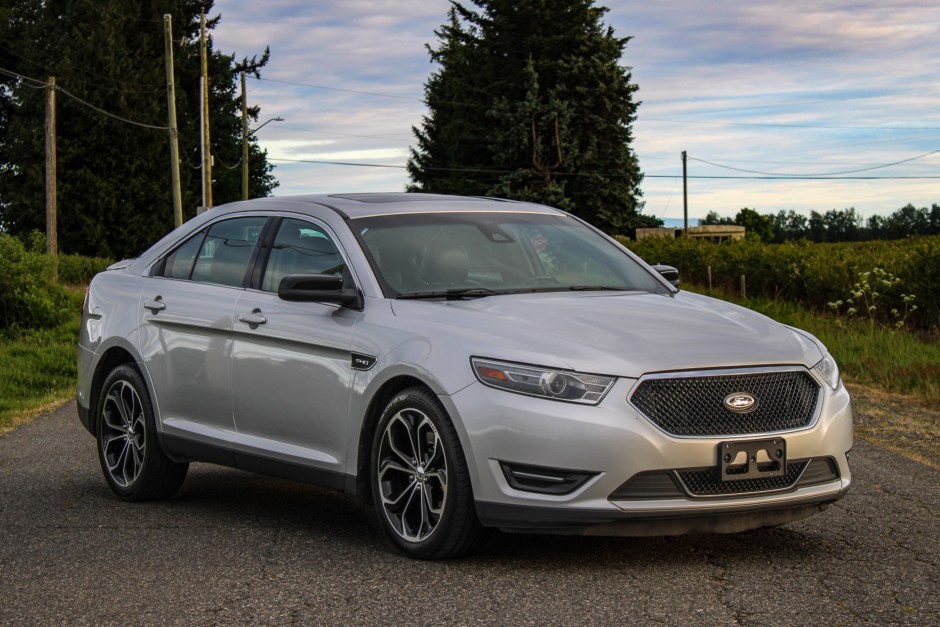 2014 Ford Taurus sold at auction for $8,300