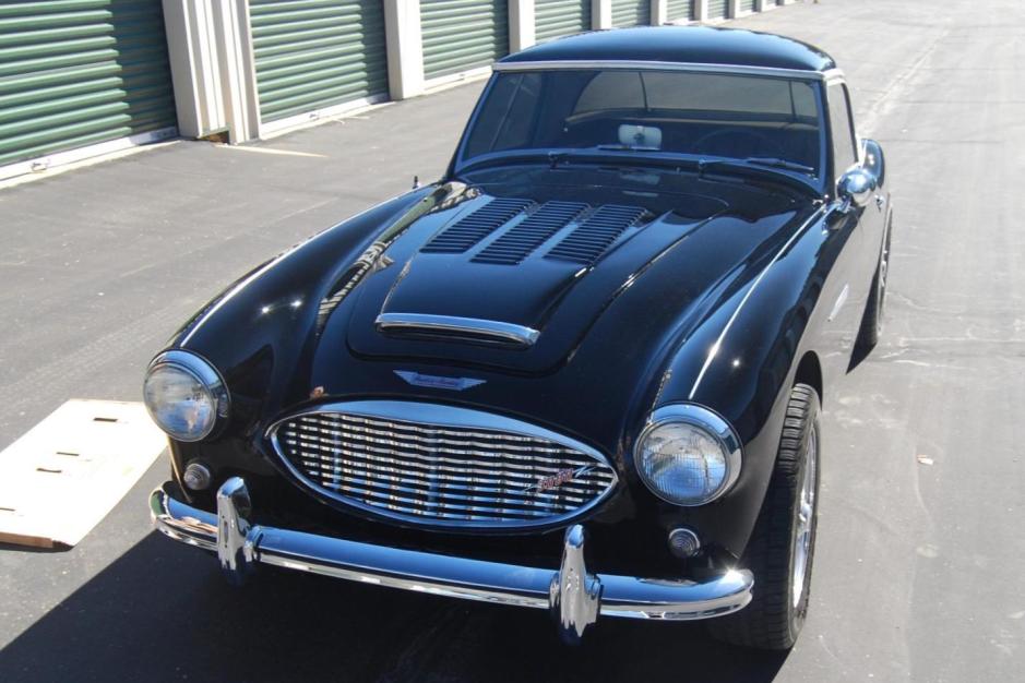 1959 Austin-Healey 100-6 sold at auction for $19,000