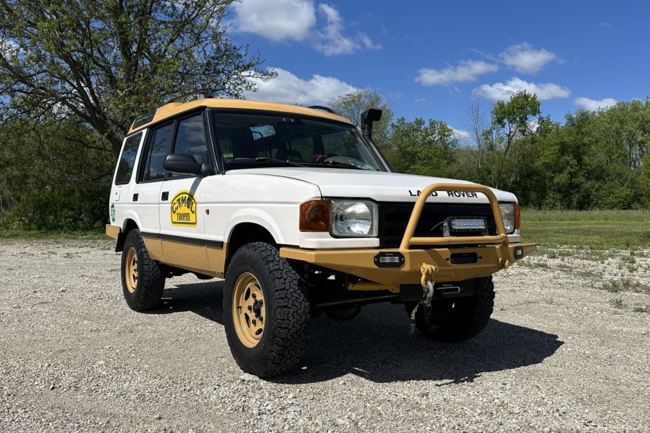 1995 Land Rover Discovery sold at auction for $7,500