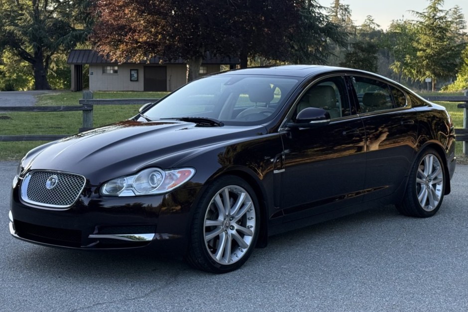 2011 Jaguar XF sold at auction for $15,000