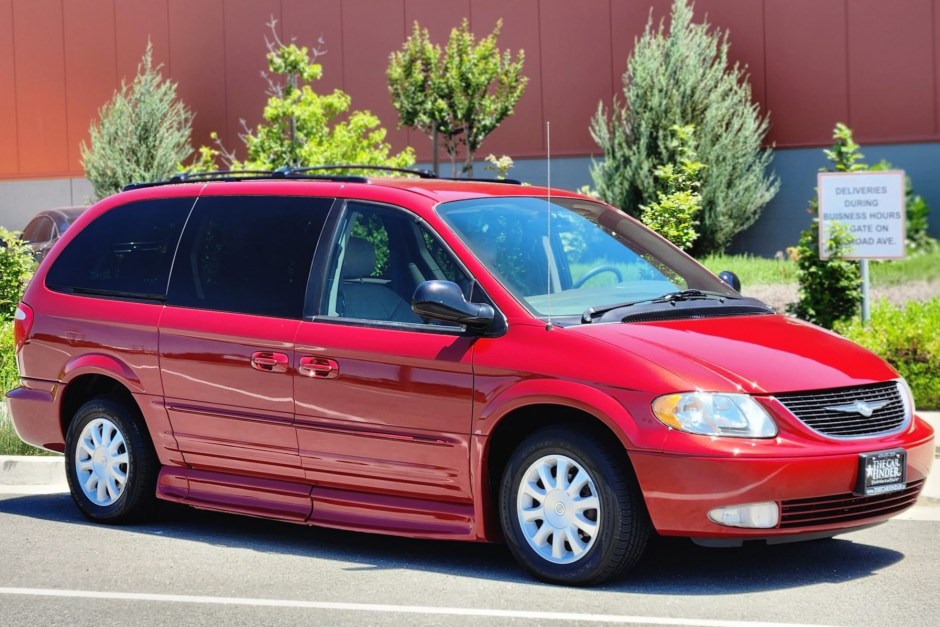 2003 Chrysler Town & Country sold at auction for $13,000