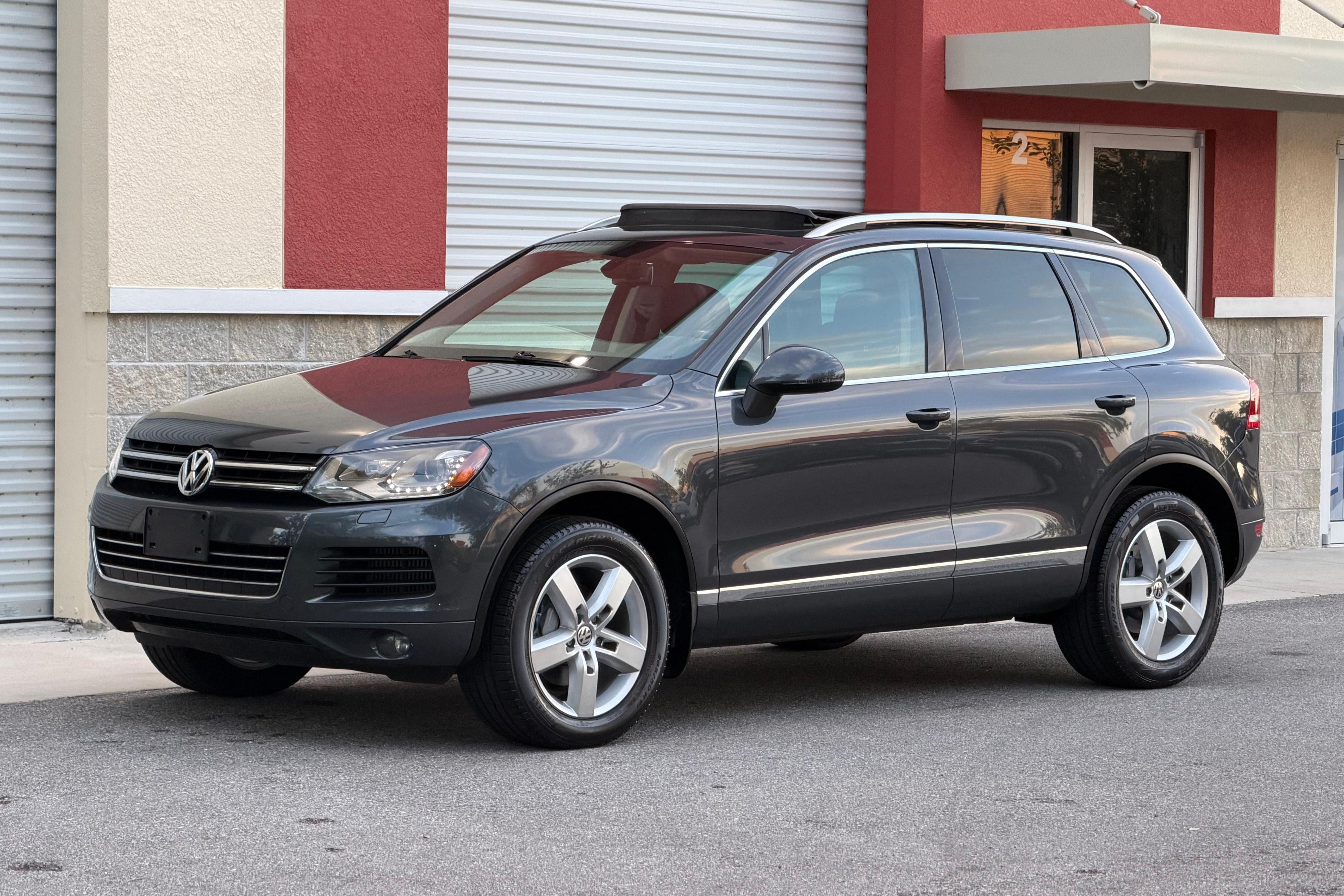 2012 Volkswagen Touareg sold at auction for $10,600