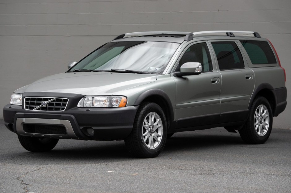 2007 Volvo XC70 sold at auction for $10,250