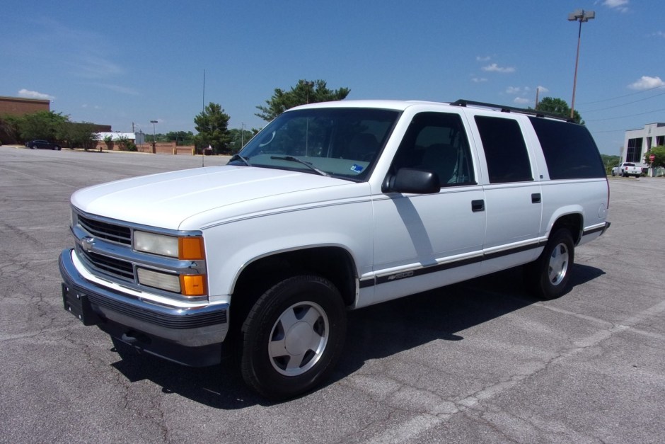 1998 Chevrolet Suburban sold at auction for $10,150