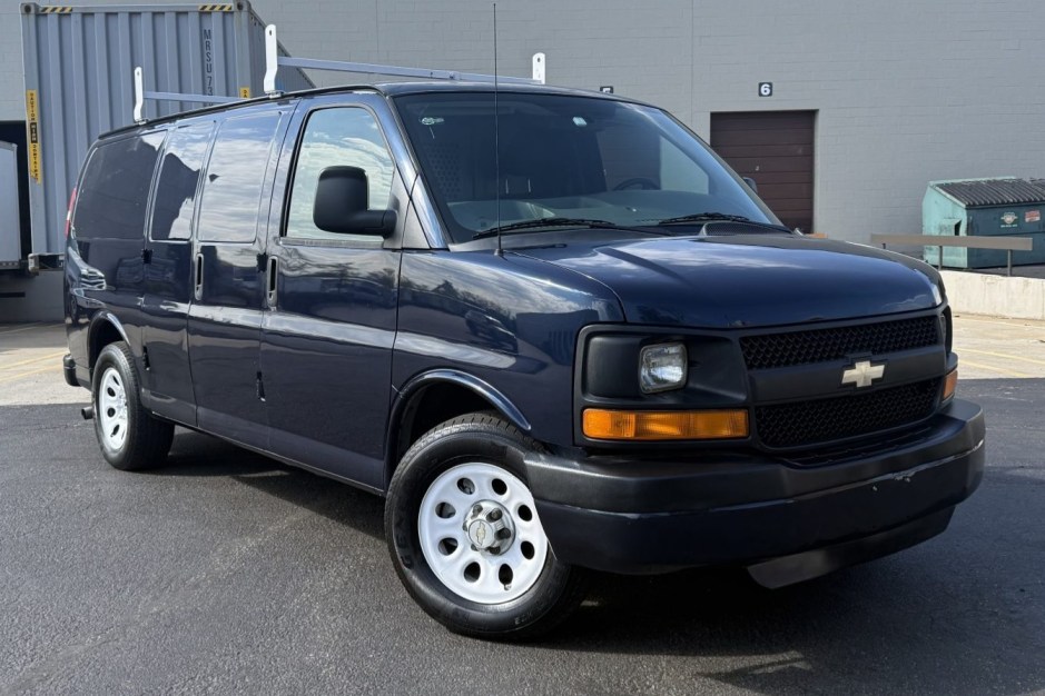 2011 Chevrolet Express sold at auction for $11,750