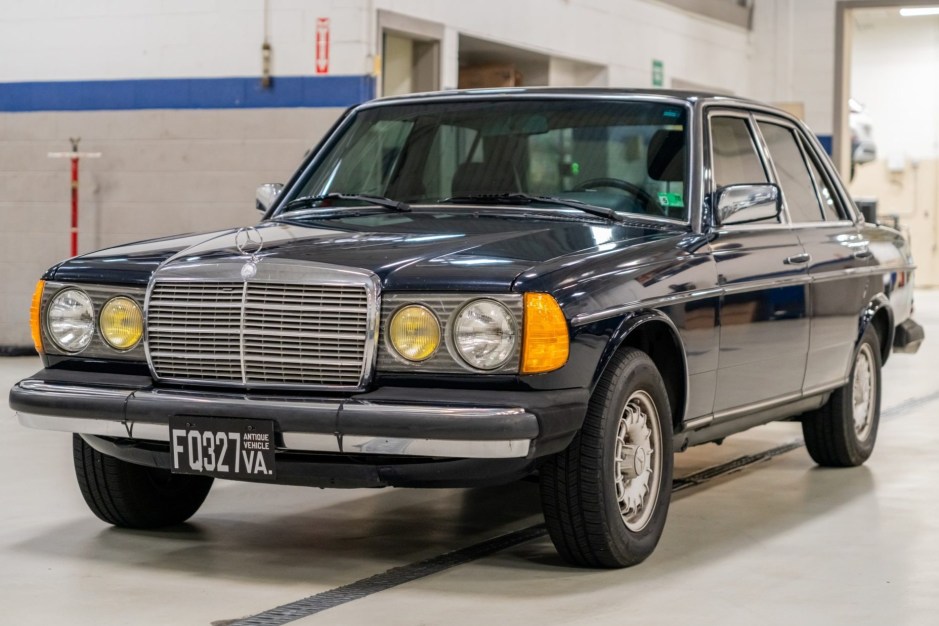 1985 Mercedes-Benz W123 sold at auction for $6,600