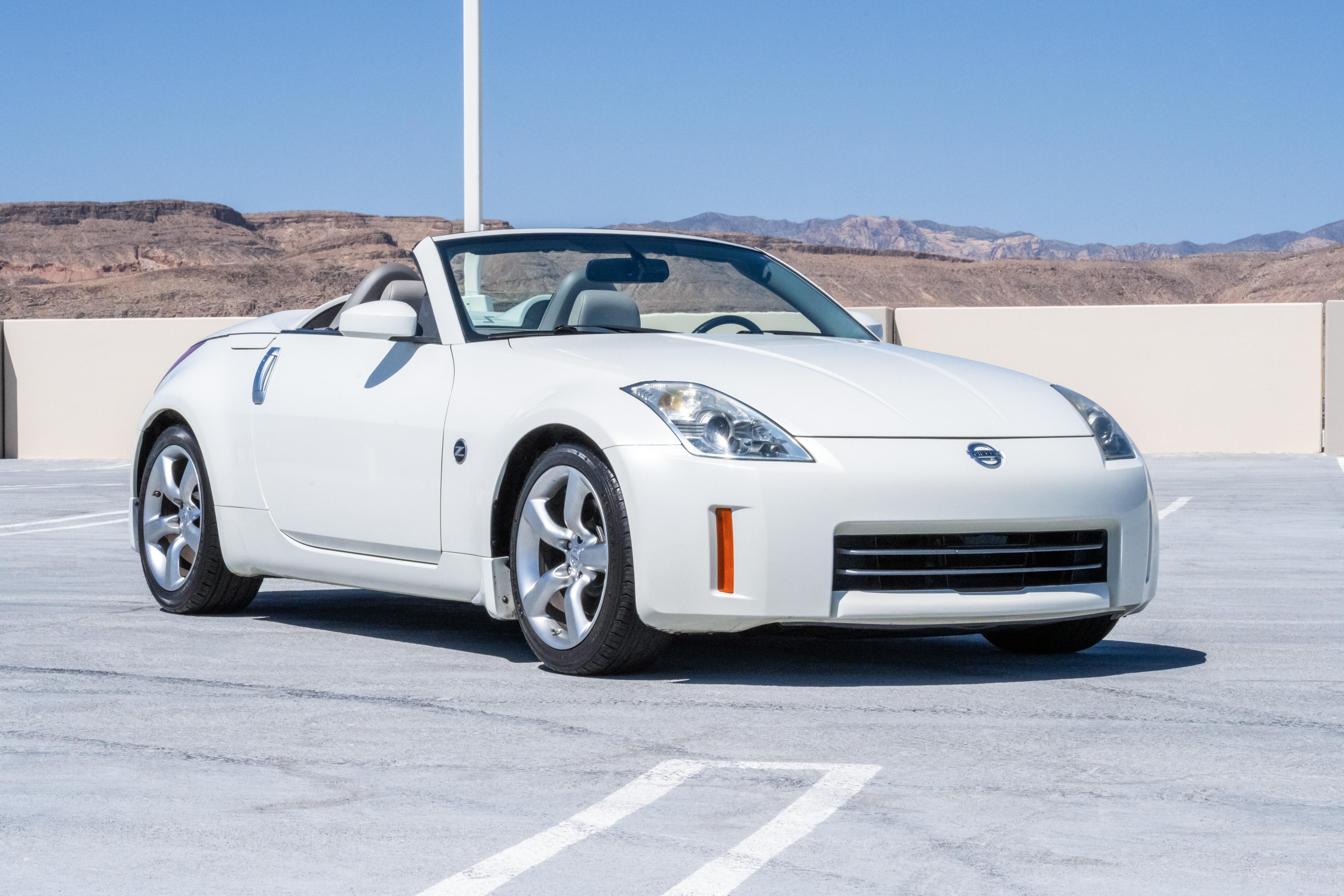 2006 Nissan 350Z sold at auction for $8,800