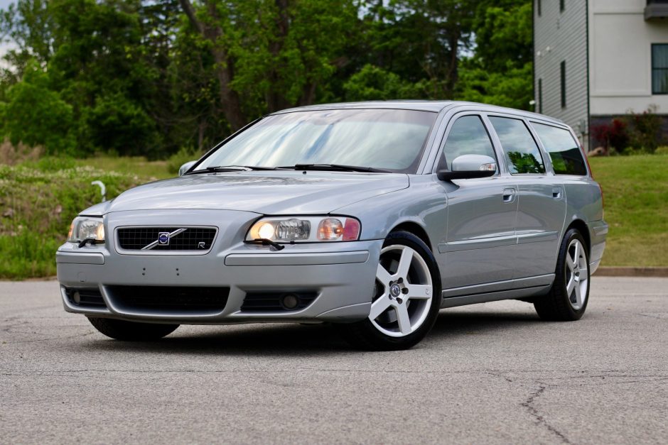 2007 Volvo V70 sold at auction for $15,500