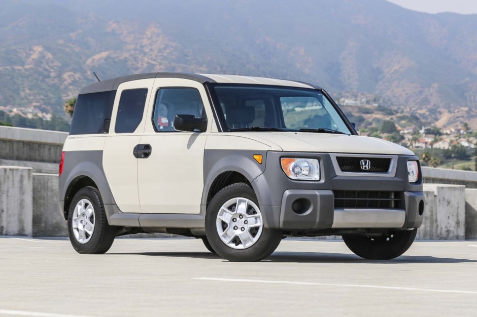 2005 Honda Element sold at auction for $8,200