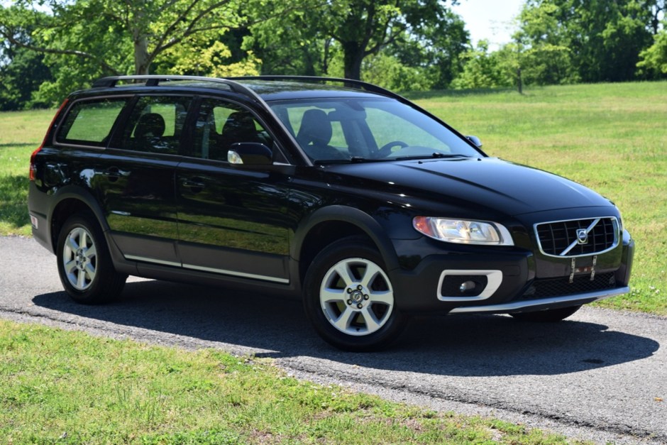 2008 Volvo XC70 sold at auction for $9,125