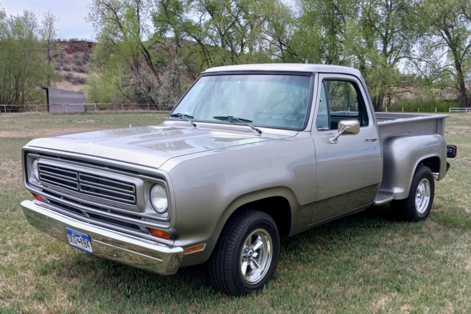 1972 Dodge D Series sold at auction for $17,500