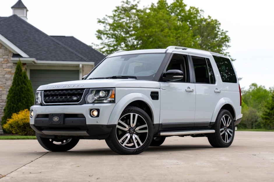 2016 Land Rover Discovery sold at auction for $20,050