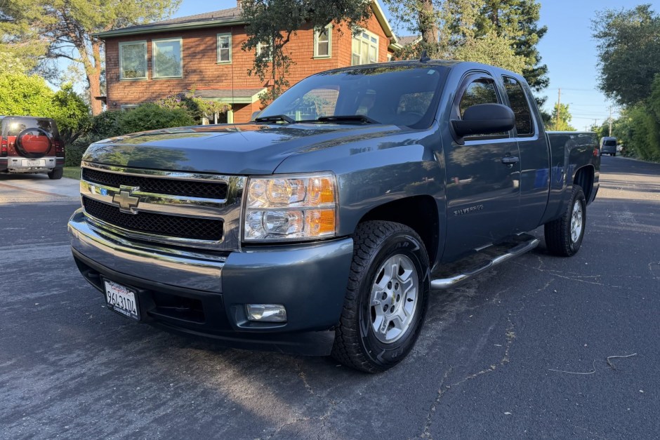 2007 Chevrolet Silverado sold at auction for $15,500