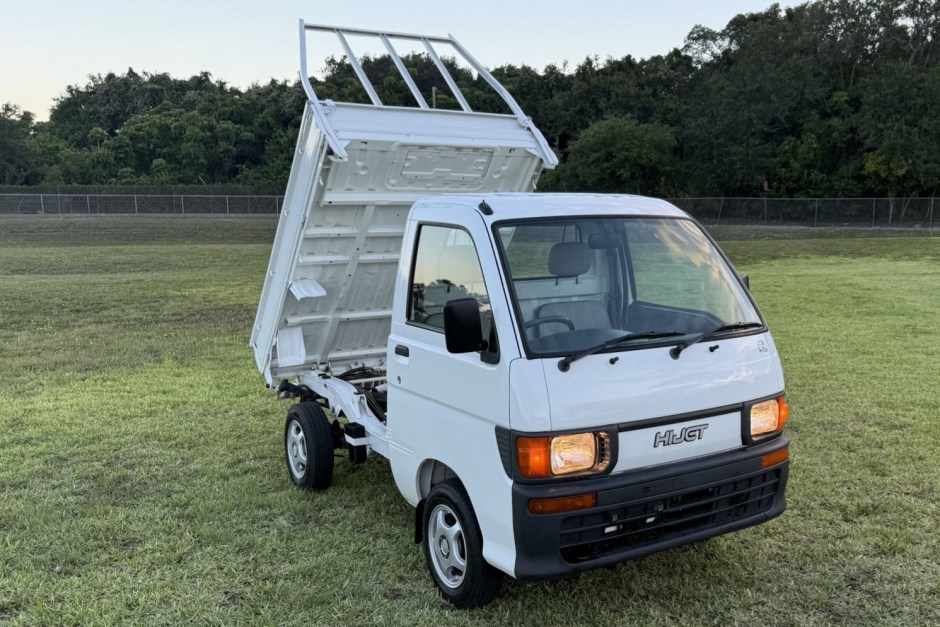 1995 Daihatsu Hijet sold at auction for $8,100