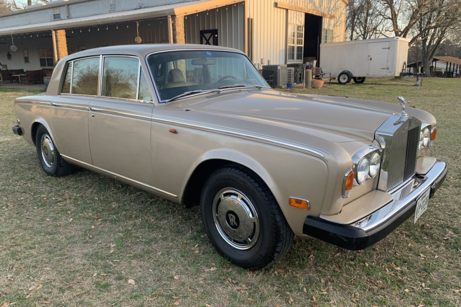 1977 Rolls-Royce Silver Shadow sold at auction for $10,000