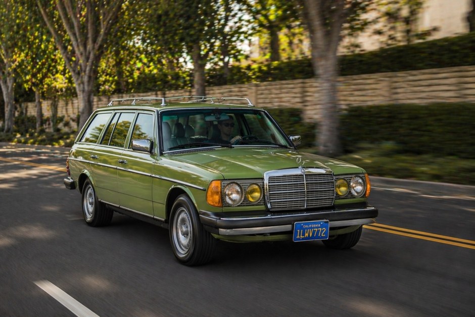 1985 Mercedes-Benz W123 sold at auction for $35,000