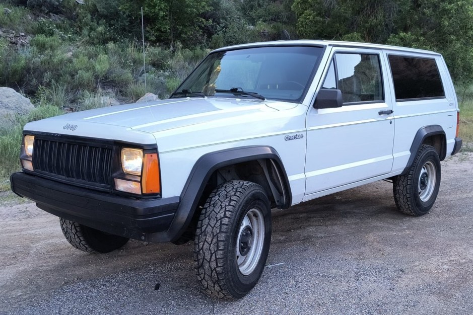 1994 Jeep Cherokee sold at auction for $10,500