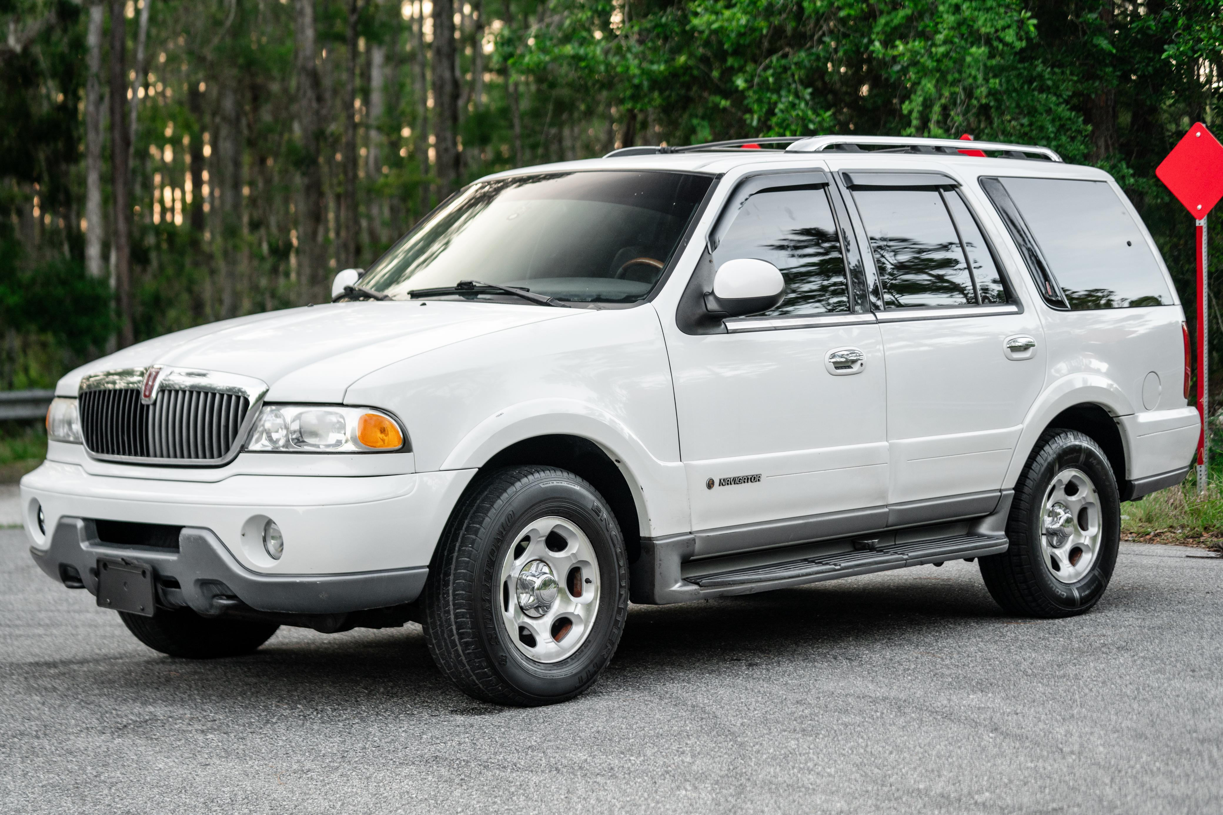2000 Lincoln Navigator sold at auction for $5,100