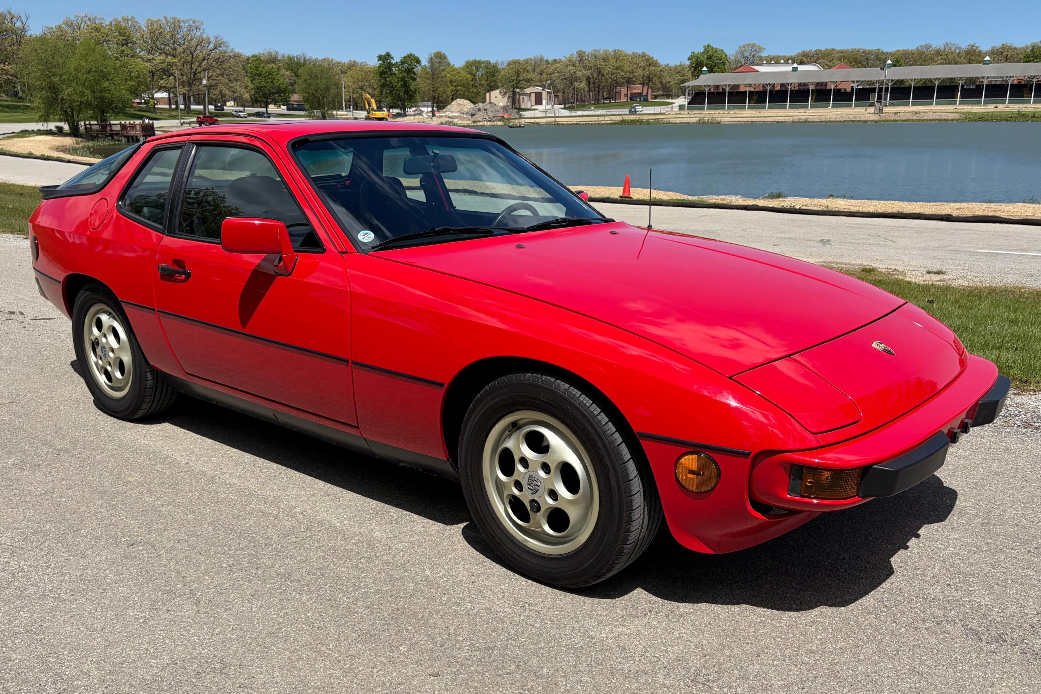 1987 Porsche 924 sold at auction for $11,500