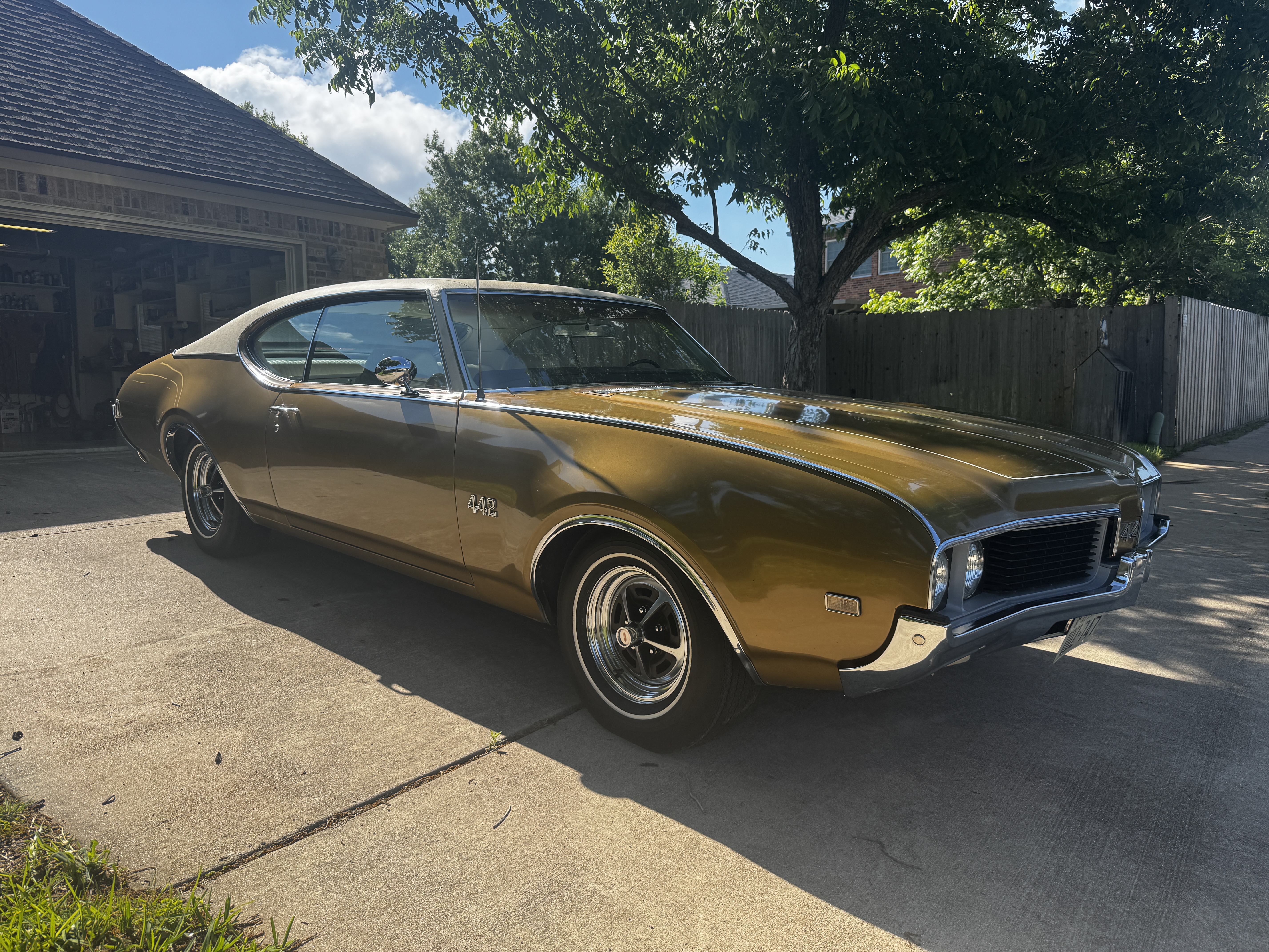 1969 Oldsmobile 442 sold at auction for $25,000