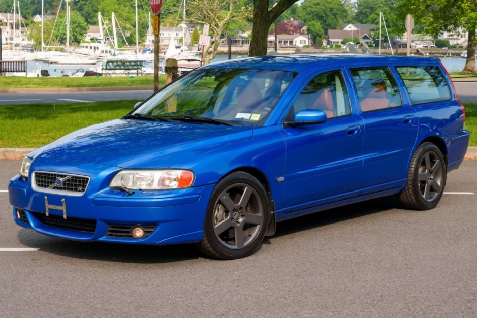 2006 Volvo V70 sold at auction for $26,000