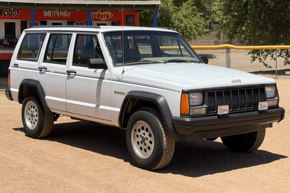 1992 Jeep Cherokee sold at auction for $8,750