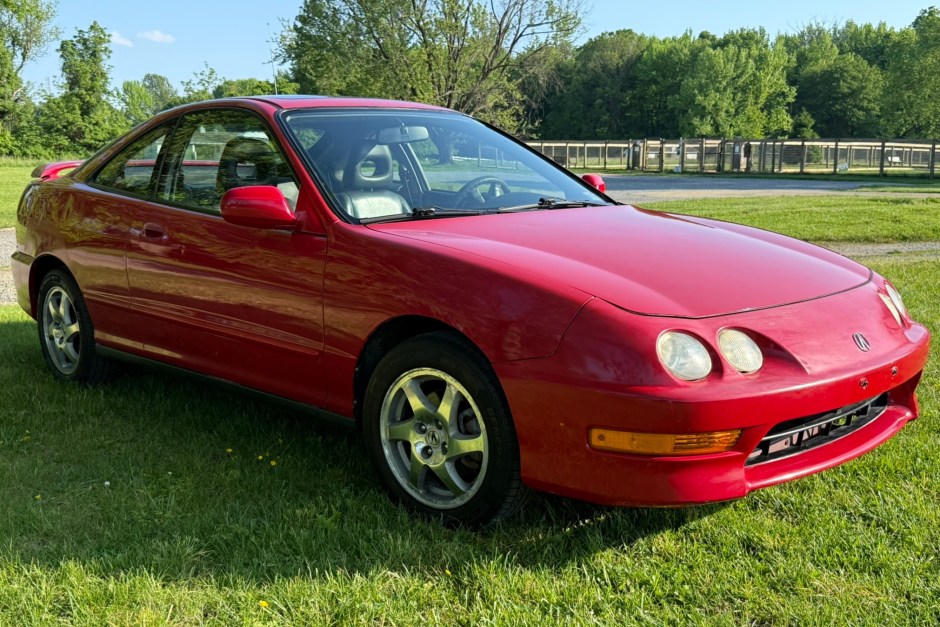 1999 Acura Integra sold at auction for $8,100