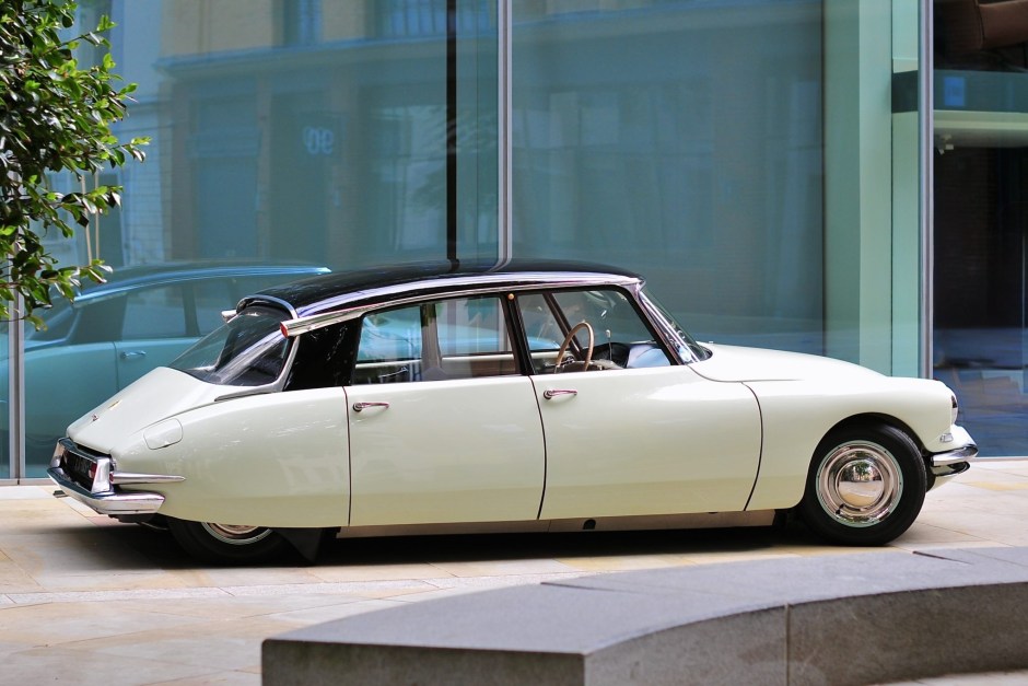 1958 Citroen DS sold at auction for $38,000